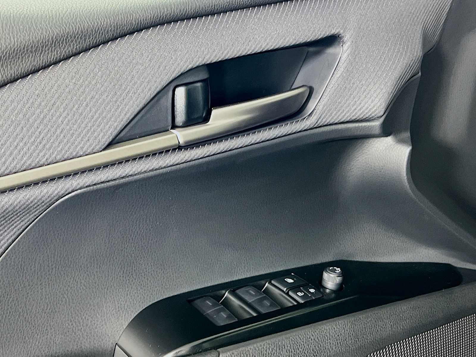2025 Toyota Camry SE - Photo 16