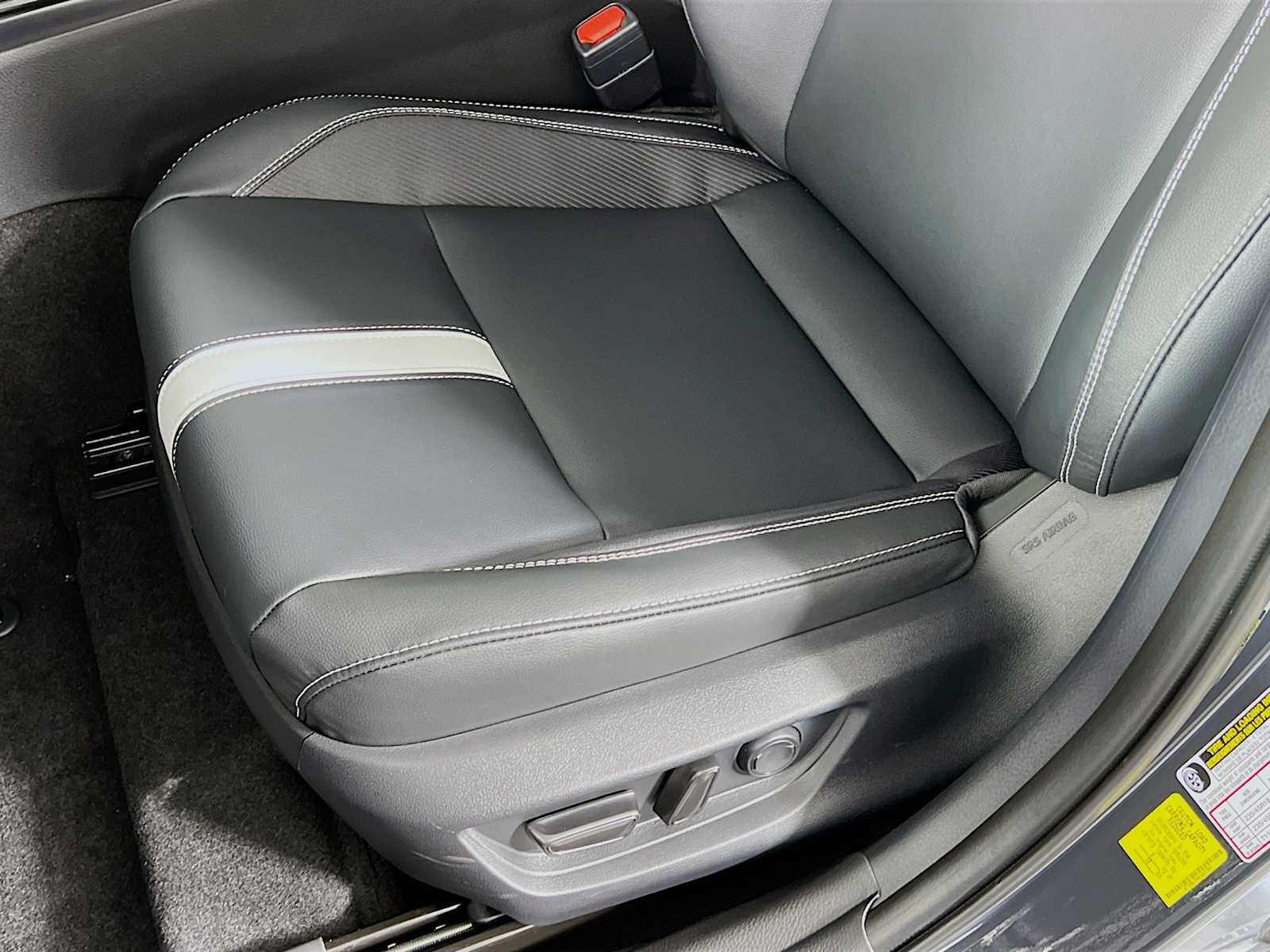 2025 Toyota Camry SE - Photo 17