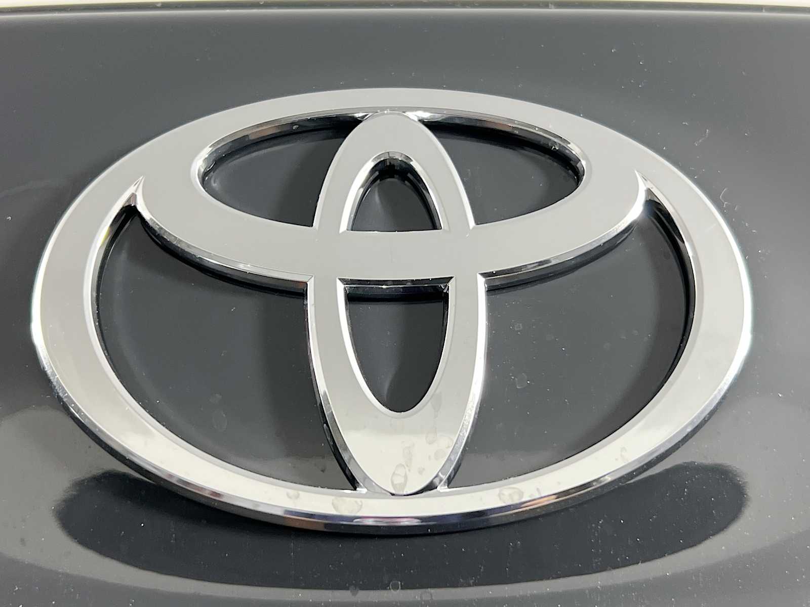 2025 Toyota Camry SE - Photo 18