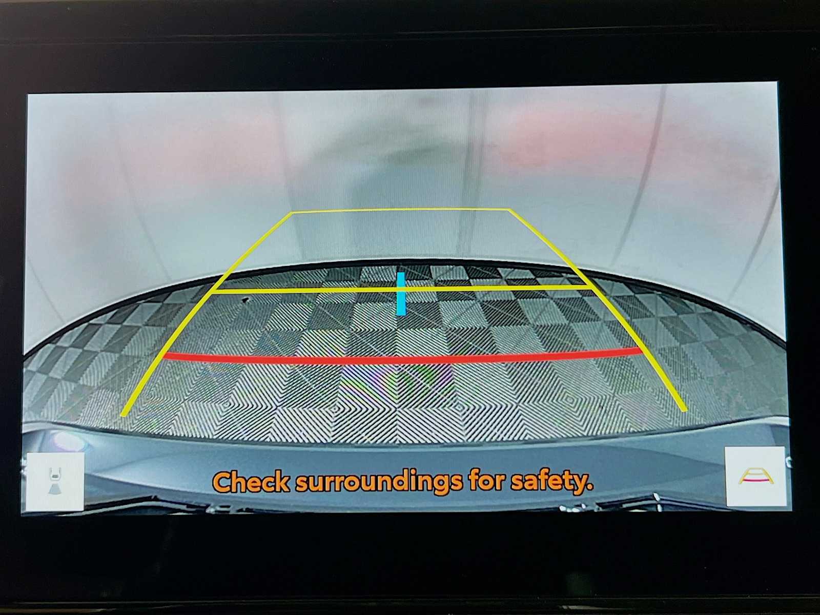 2025 Toyota Camry SE - Photo 9