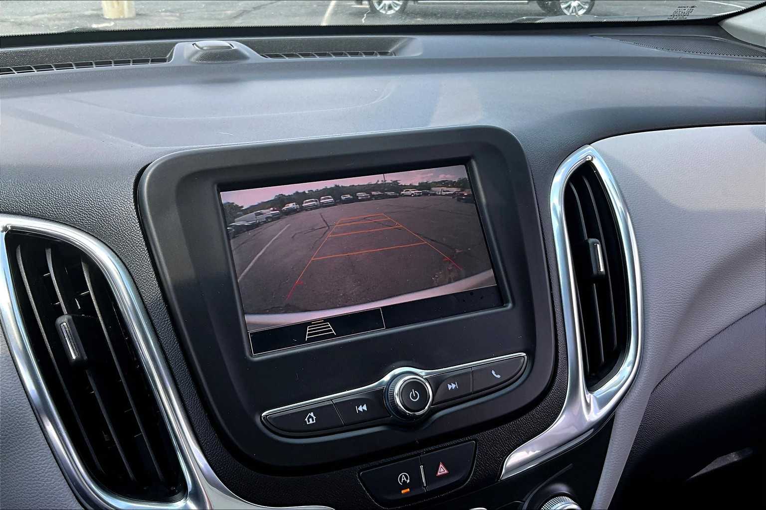 2022 Chevrolet Equinox LS - Photo 18