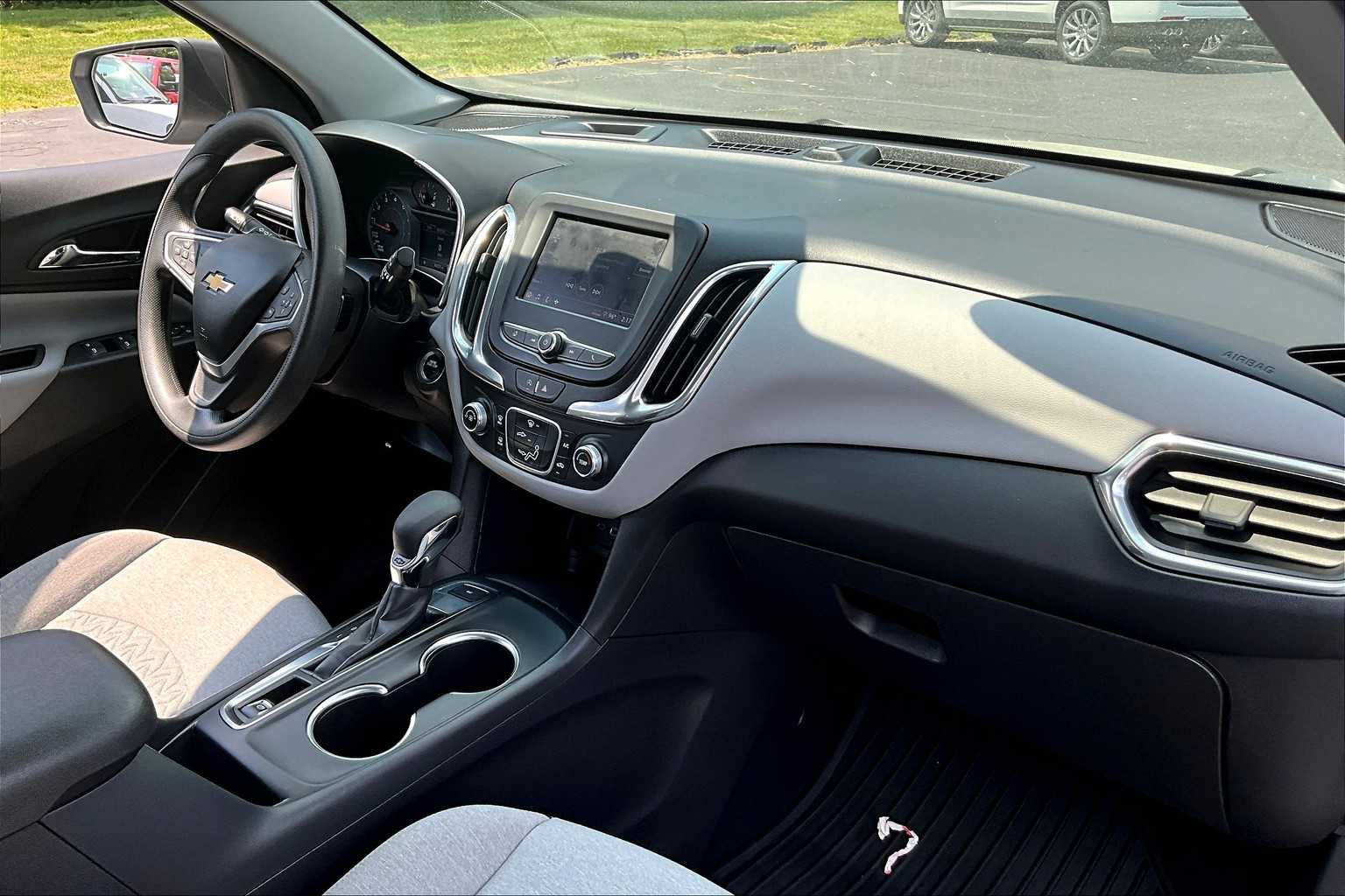 2022 Chevrolet Equinox LS - Photo 21