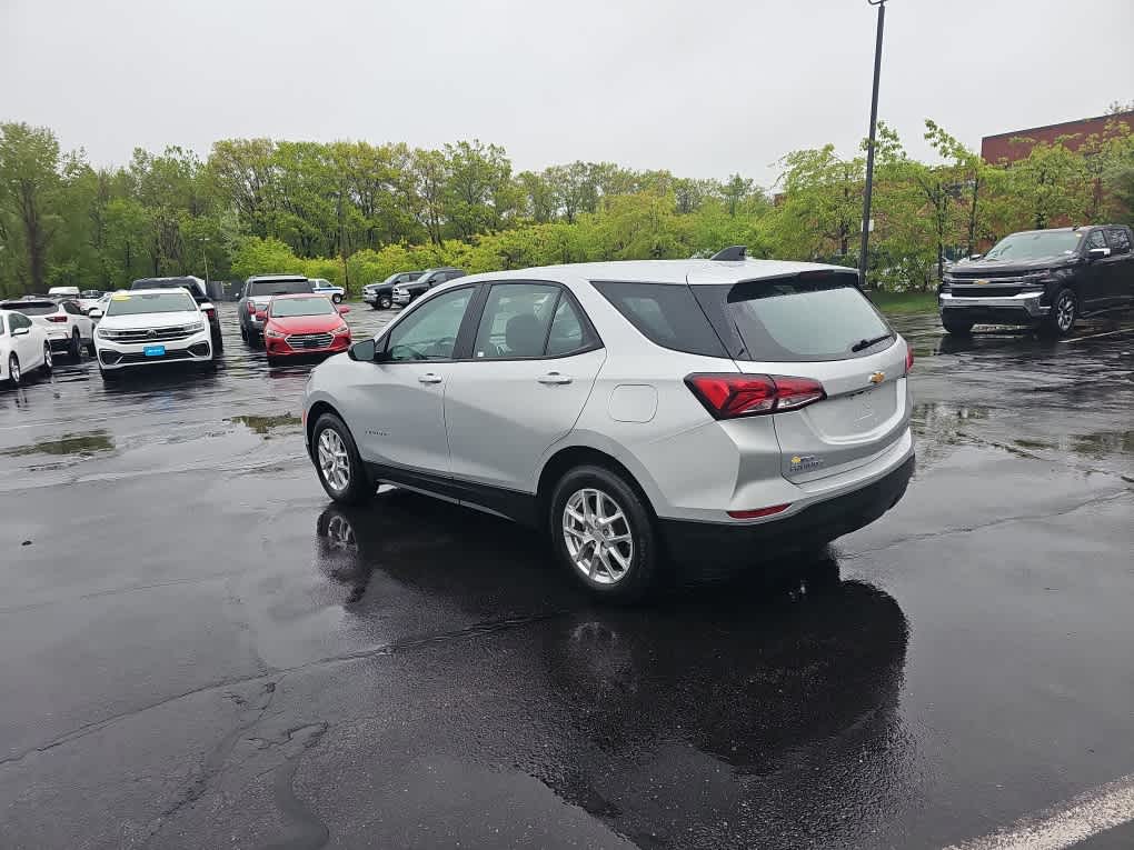 2022 Chevrolet Equinox LS - Photo 3