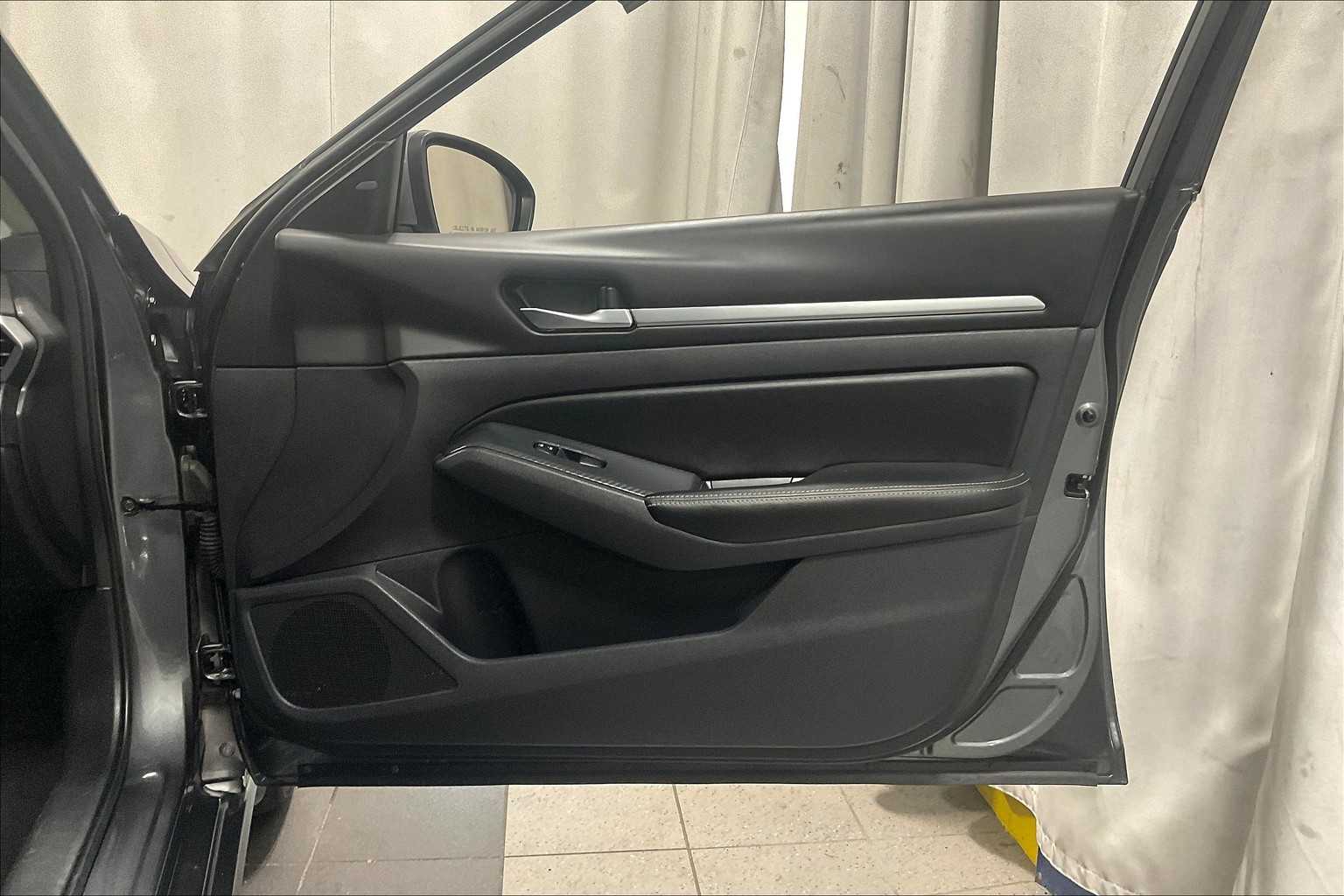 2022 Nissan Altima 2.5 SV - Photo 12