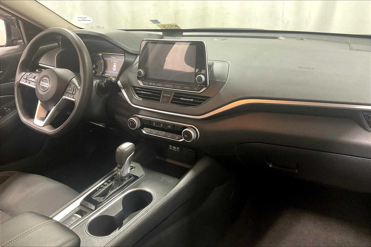 2022 Nissan Altima 2.5 SV - Photo 14