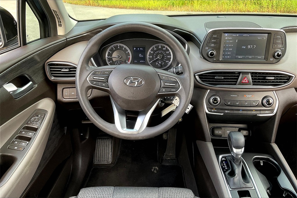 2020 Hyundai Santa Fe SE - Photo 17