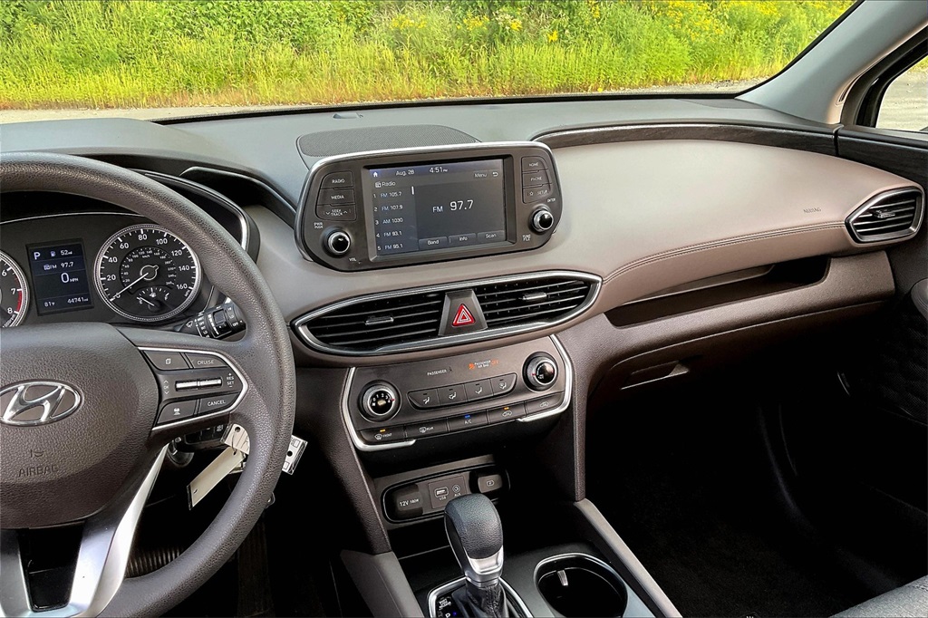 2020 Hyundai Santa Fe SE - Photo 18