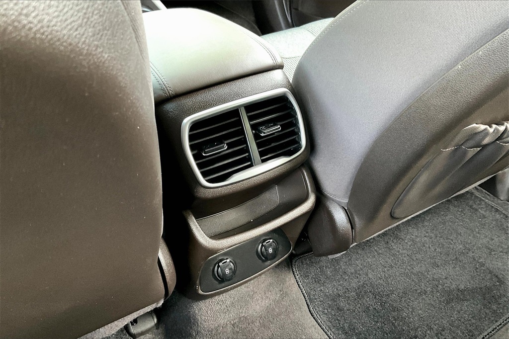 2020 Hyundai Santa Fe SE - Photo 27