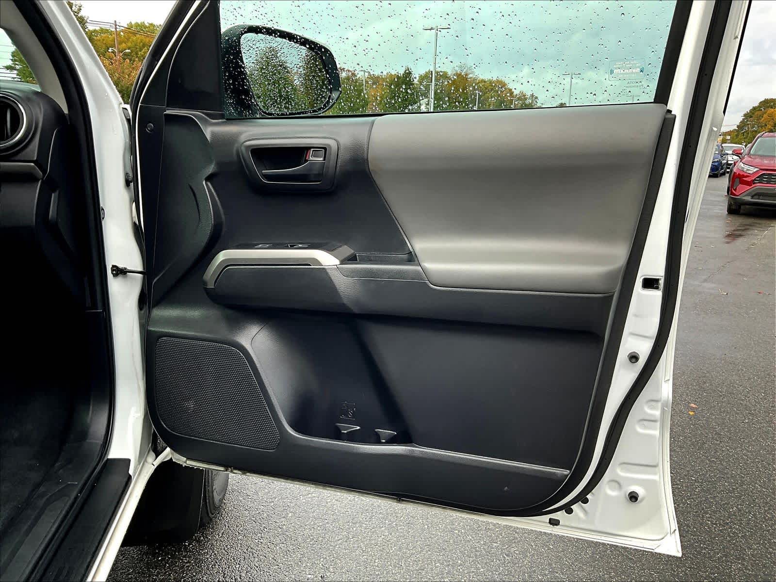 2022 Toyota Tacoma SR5 - Photo 12