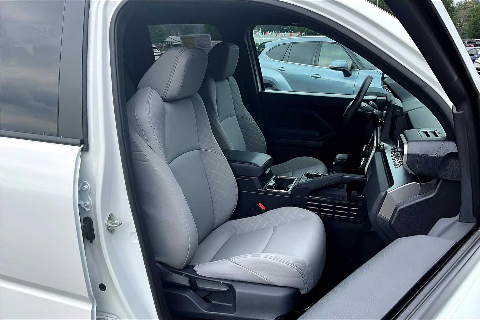 2024 Toyota Tacoma SR5 - Photo 11