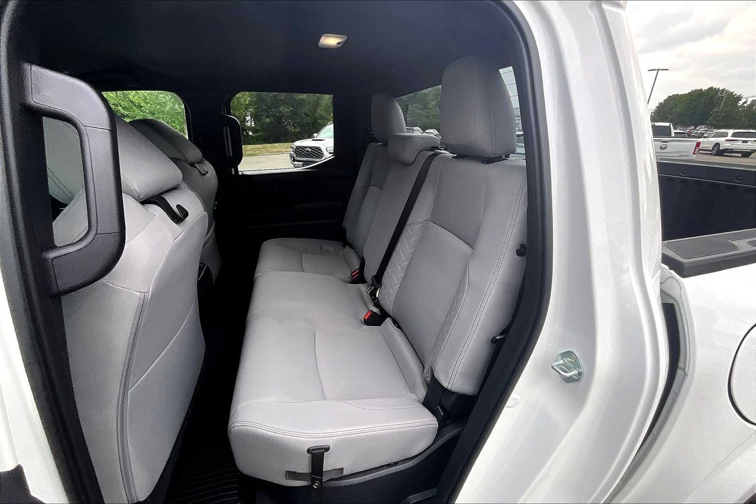 2024 Toyota Tacoma SR5 - Photo 15