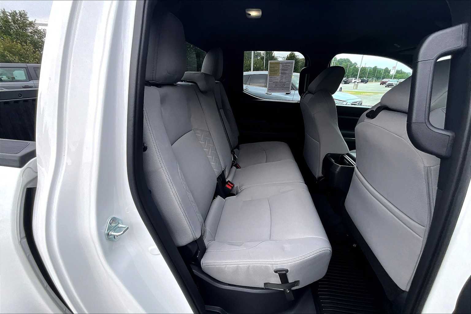 2024 Toyota Tacoma SR5 - Photo 16