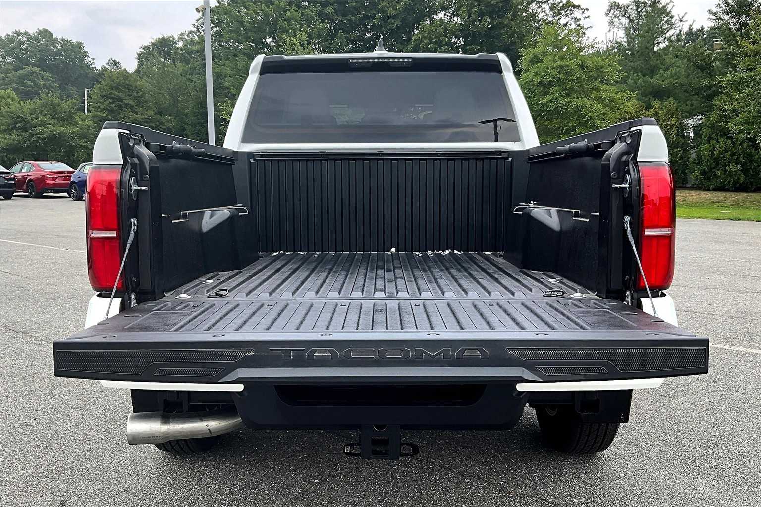 2024 Toyota Tacoma SR5 - Photo 32