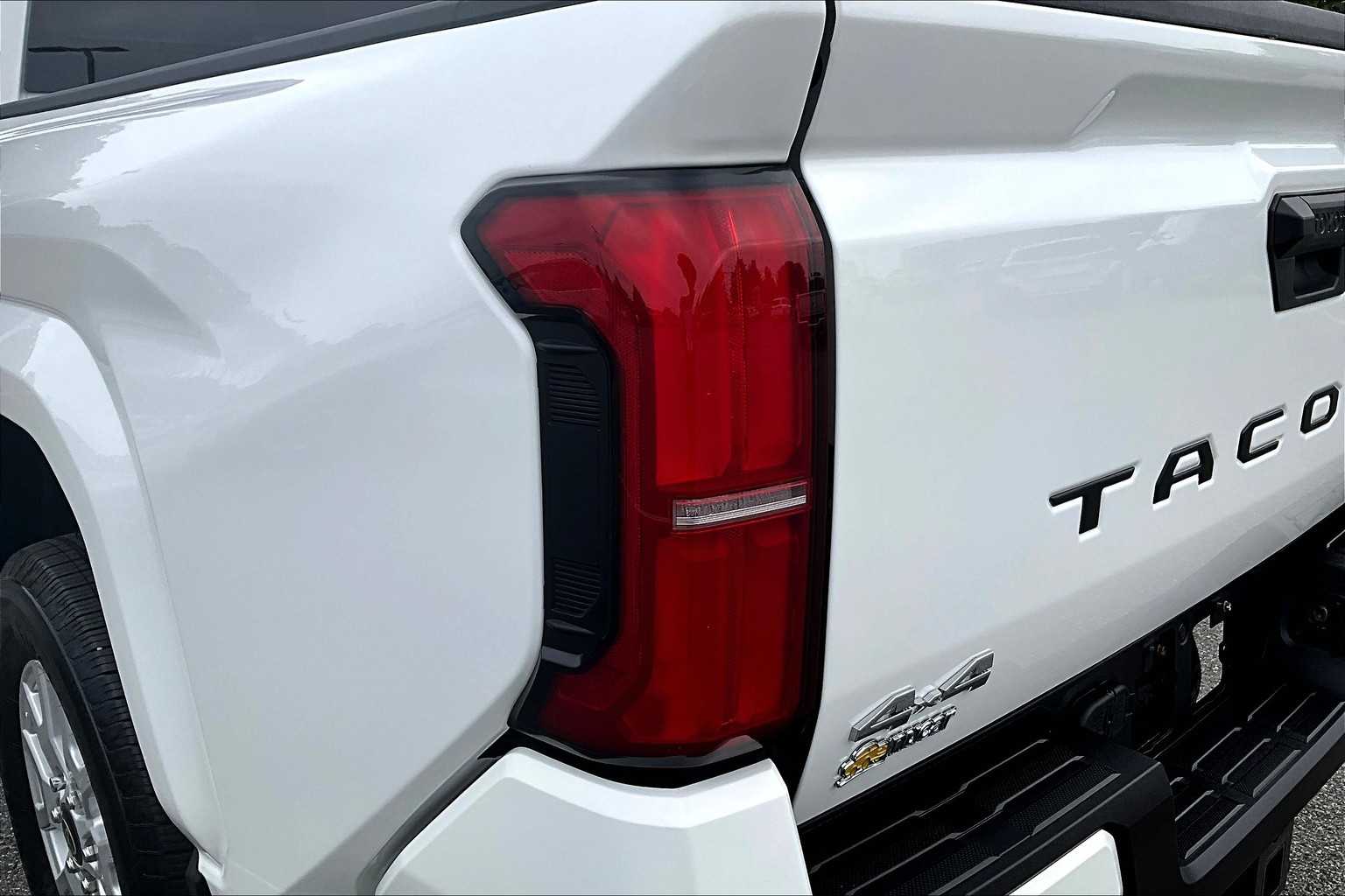 2024 Toyota Tacoma SR5 - Photo 35