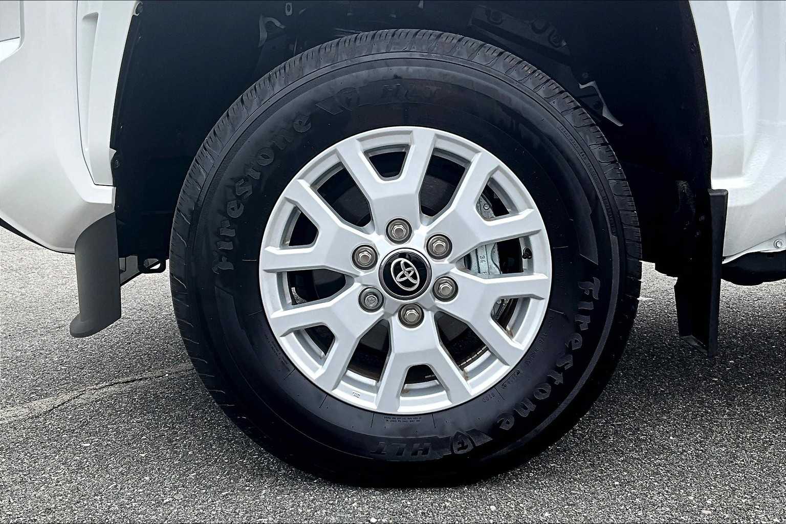 2024 Toyota Tacoma SR5 - Photo 7