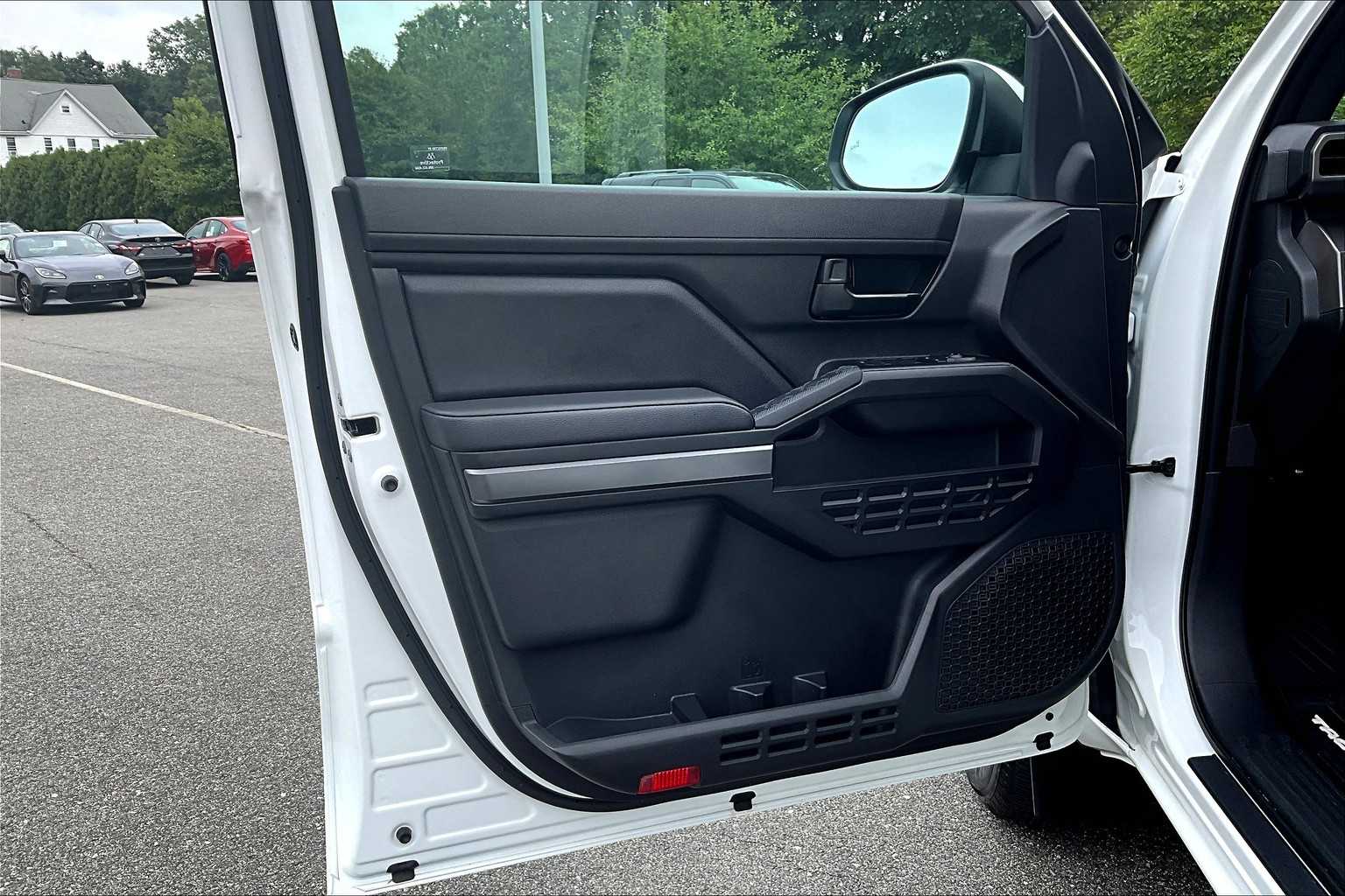 2024 Toyota Tacoma SR5 - Photo 9