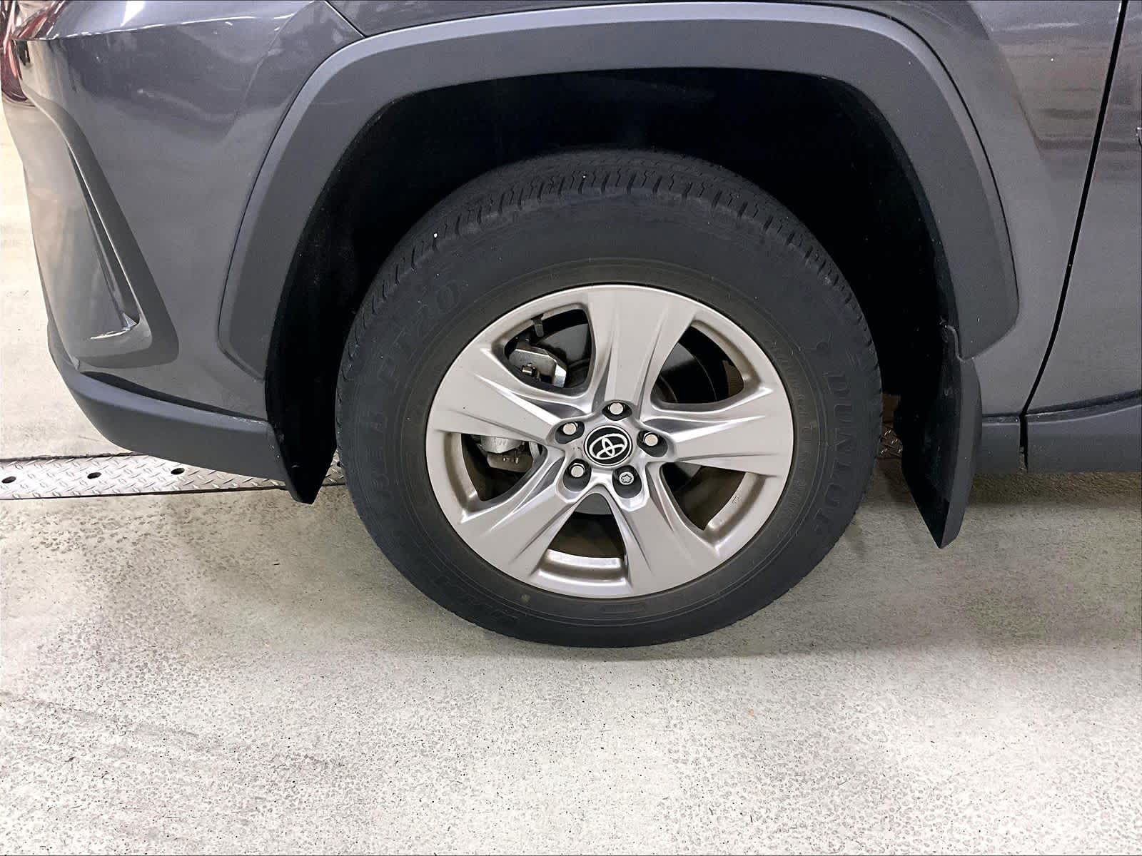 2023 Toyota RAV4 XLE - Photo 4