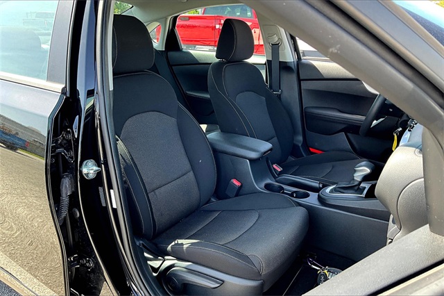 2023 Kia Forte LXS - Photo 11
