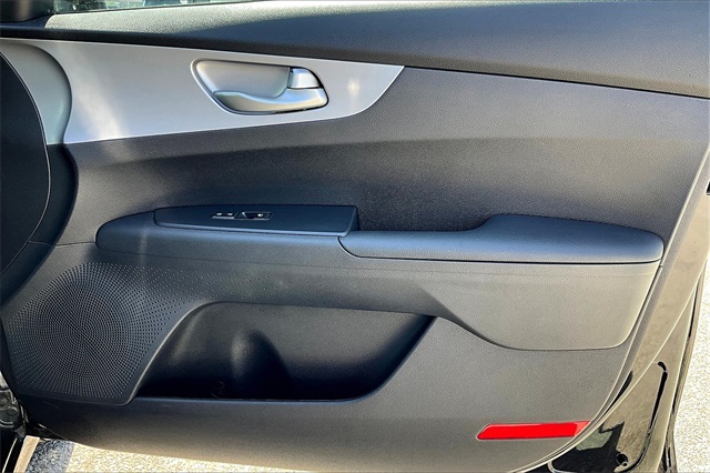 2023 Kia Forte LXS - Photo 12