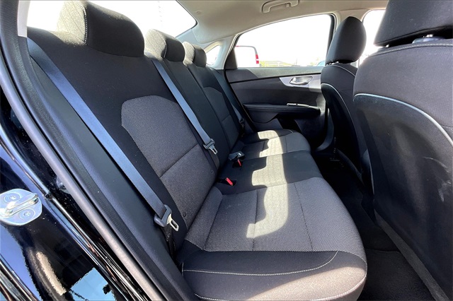 2023 Kia Forte LXS - Photo 15