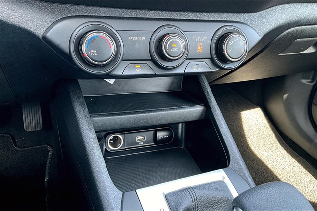 2023 Kia Forte LXS - Photo 22