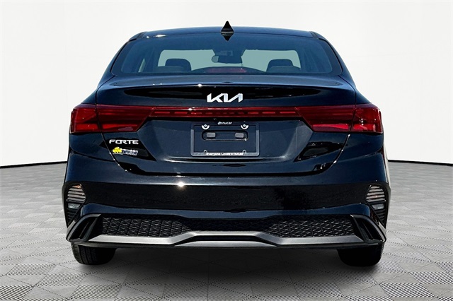 2023 Kia Forte LXS - Photo 5