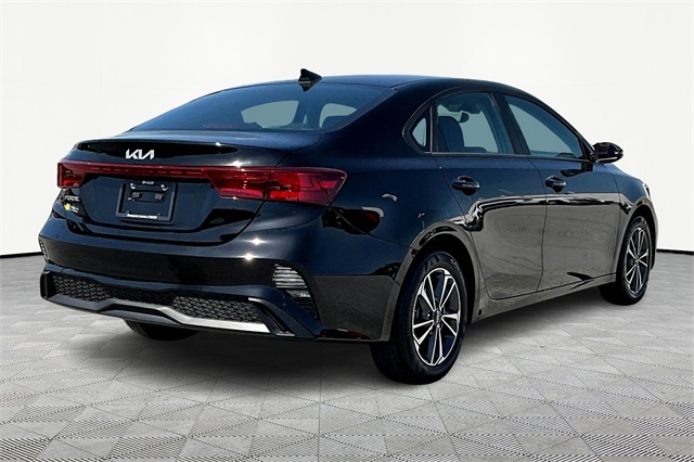 2023 Kia Forte LXS - Photo 6