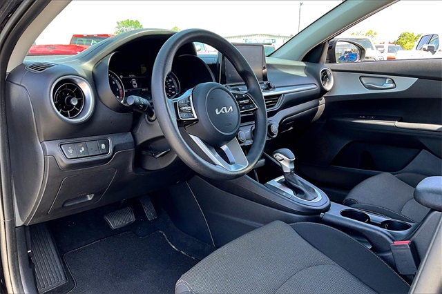 2023 Kia Forte LXS - Photo 8
