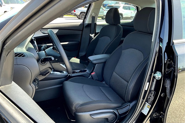 2023 Kia Forte LXS - Photo 10