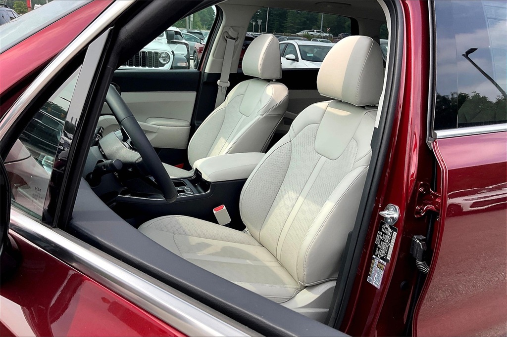 2025 Kia Sorento EX - Photo 11