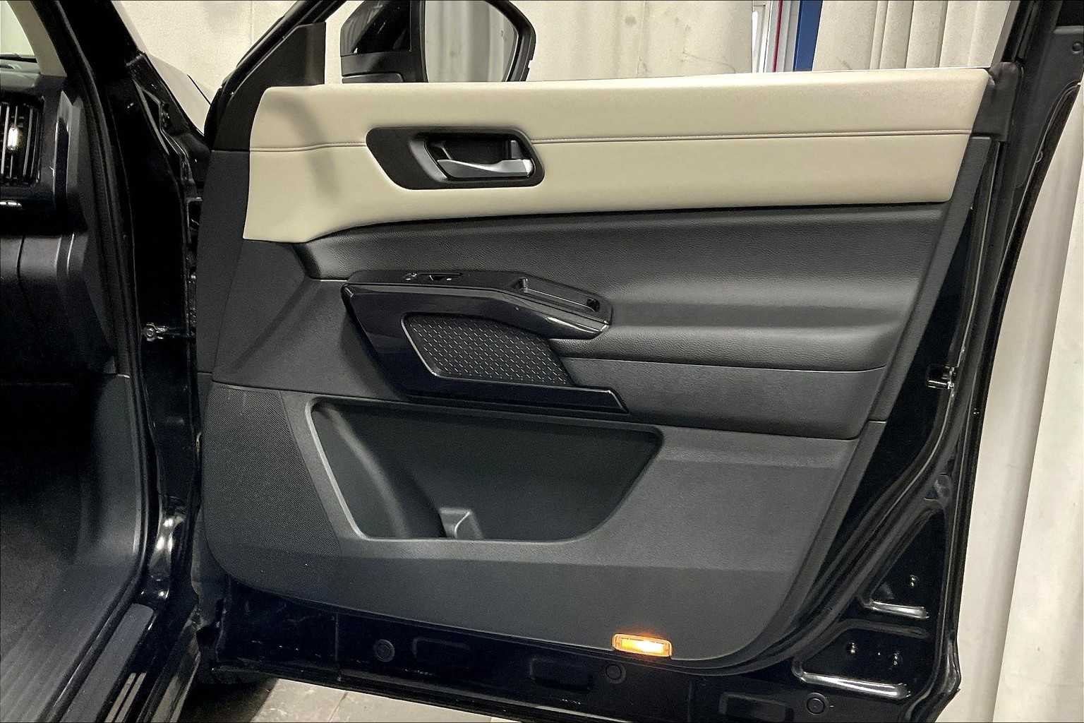 2022 Nissan Pathfinder SV - Photo 11