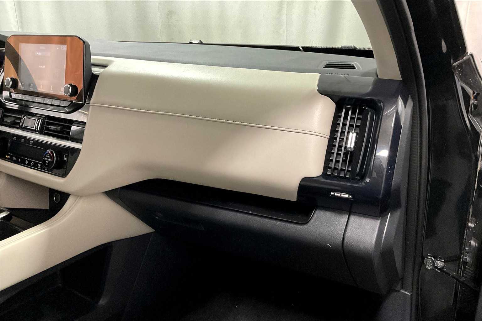 2022 Nissan Pathfinder SV - Photo 12