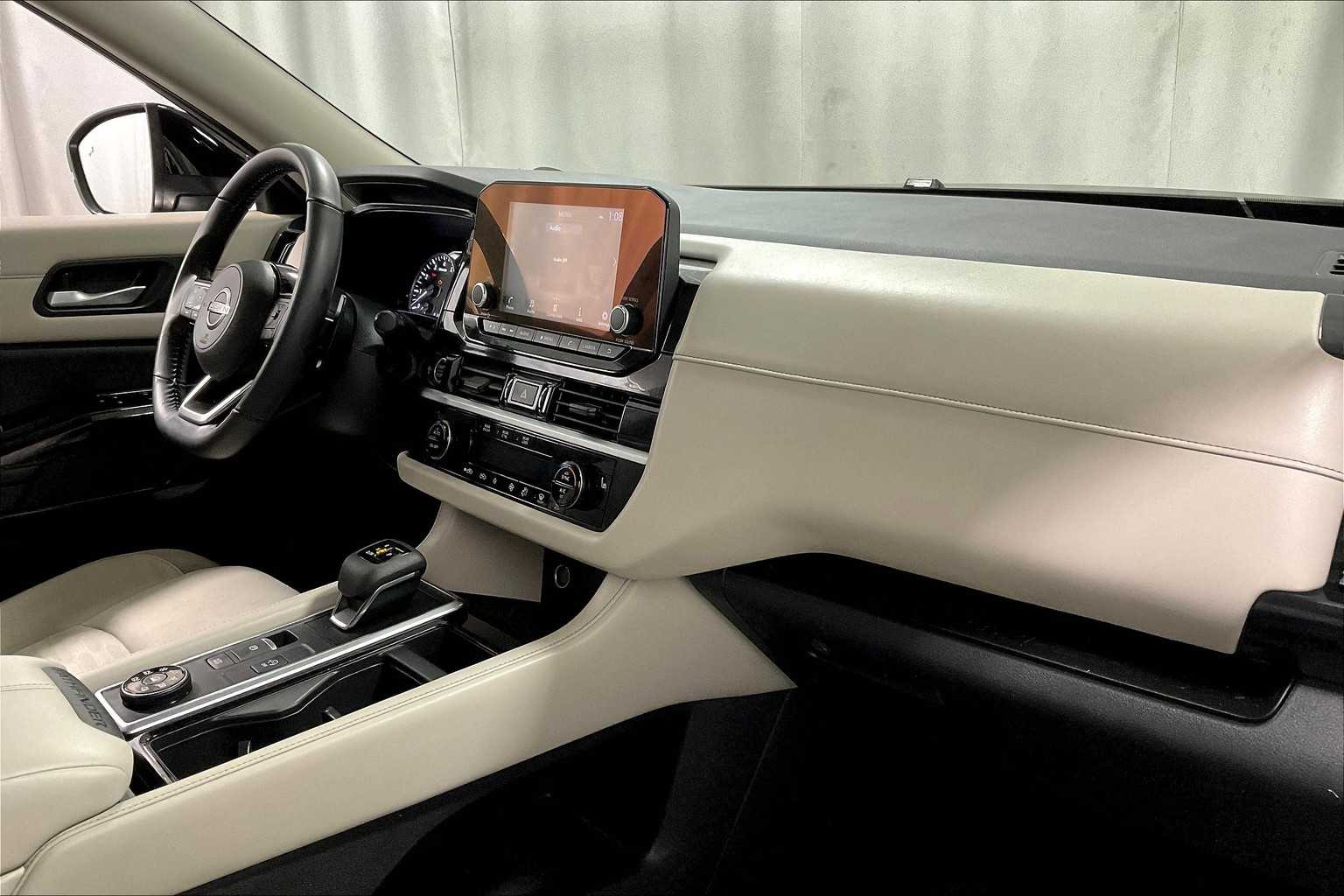 2022 Nissan Pathfinder SV - Photo 13