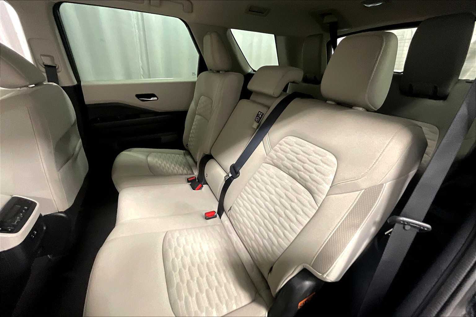 2022 Nissan Pathfinder SV - Photo 14