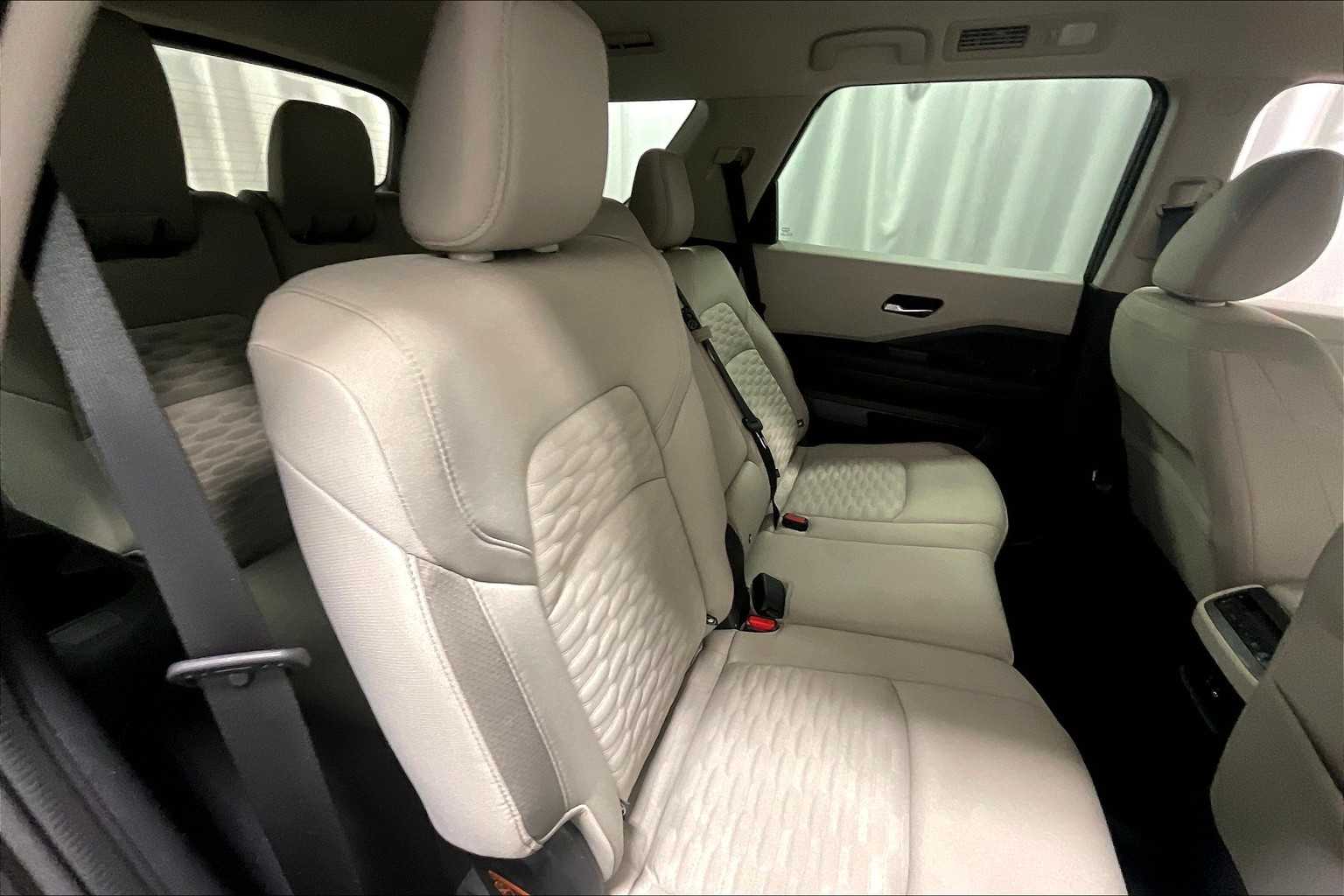 2022 Nissan Pathfinder SV - Photo 15