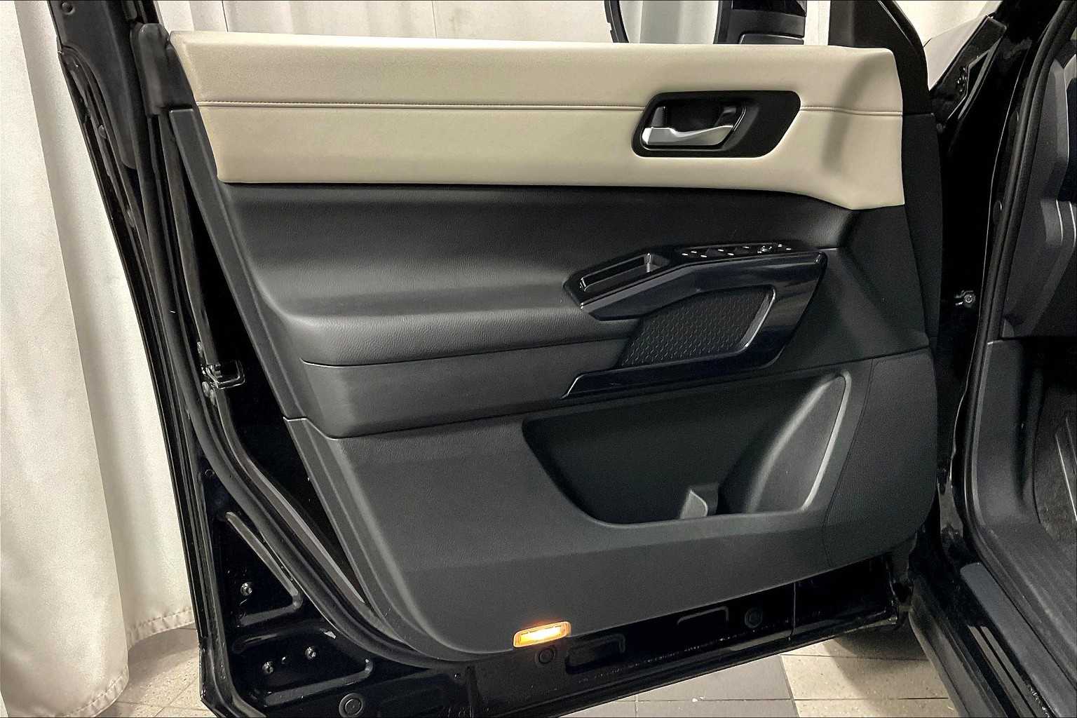 2022 Nissan Pathfinder SV - Photo 8