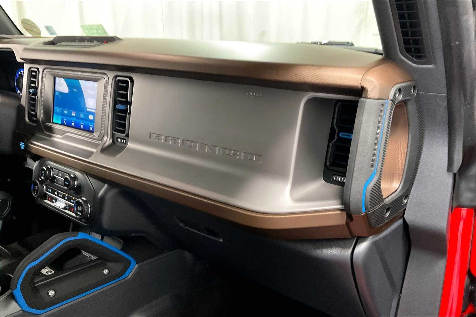 2023 Ford Bronco Outer Banks - Photo 13