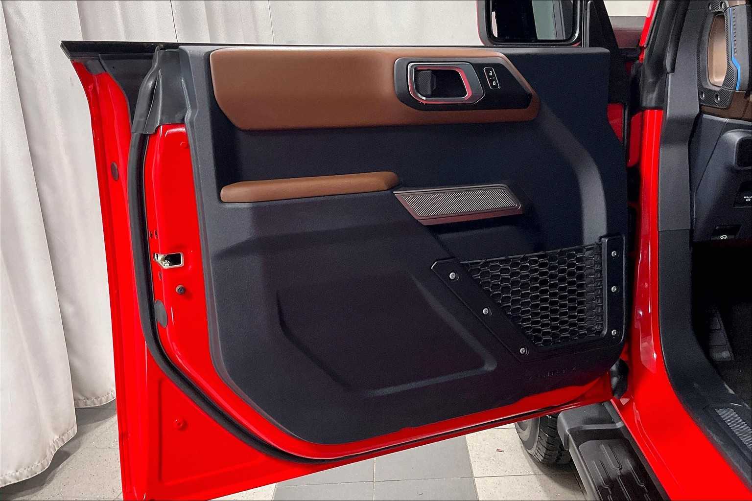 2023 Ford Bronco Outer Banks - Photo 9