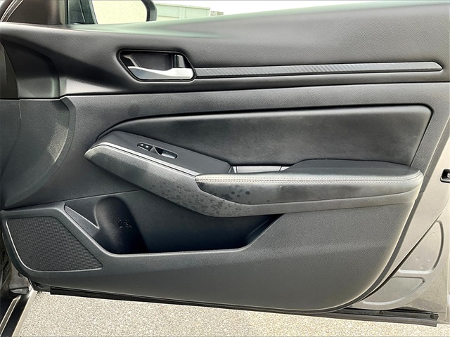 2024 Nissan Altima 2.5 SV - Photo 12