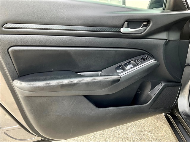 2024 Nissan Altima 2.5 SV - Photo 9