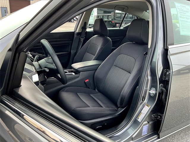 2024 Nissan Altima 2.5 SV - Photo 10