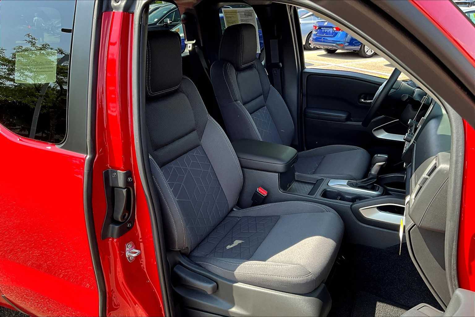 2025 Nissan Frontier SV - Photo 11