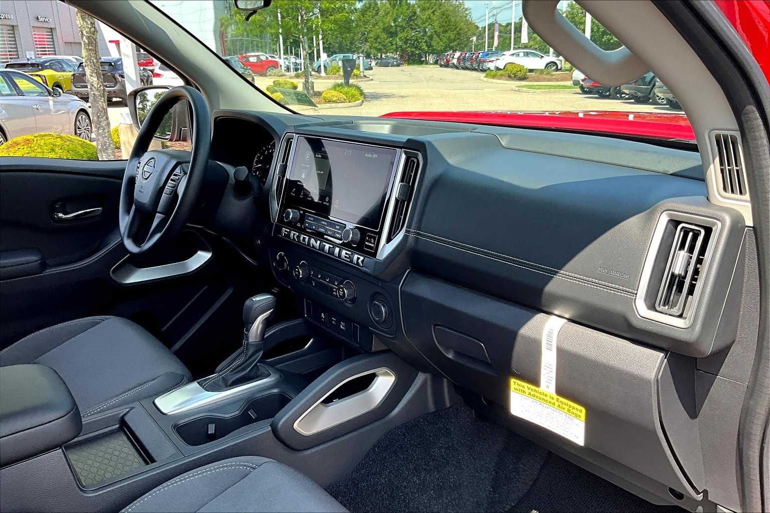 2025 Nissan Frontier SV - Photo 14