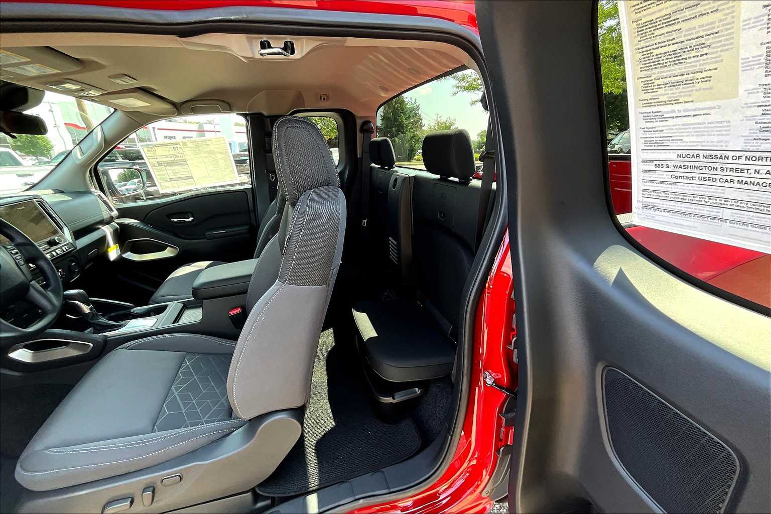 2025 Nissan Frontier SV - Photo 15