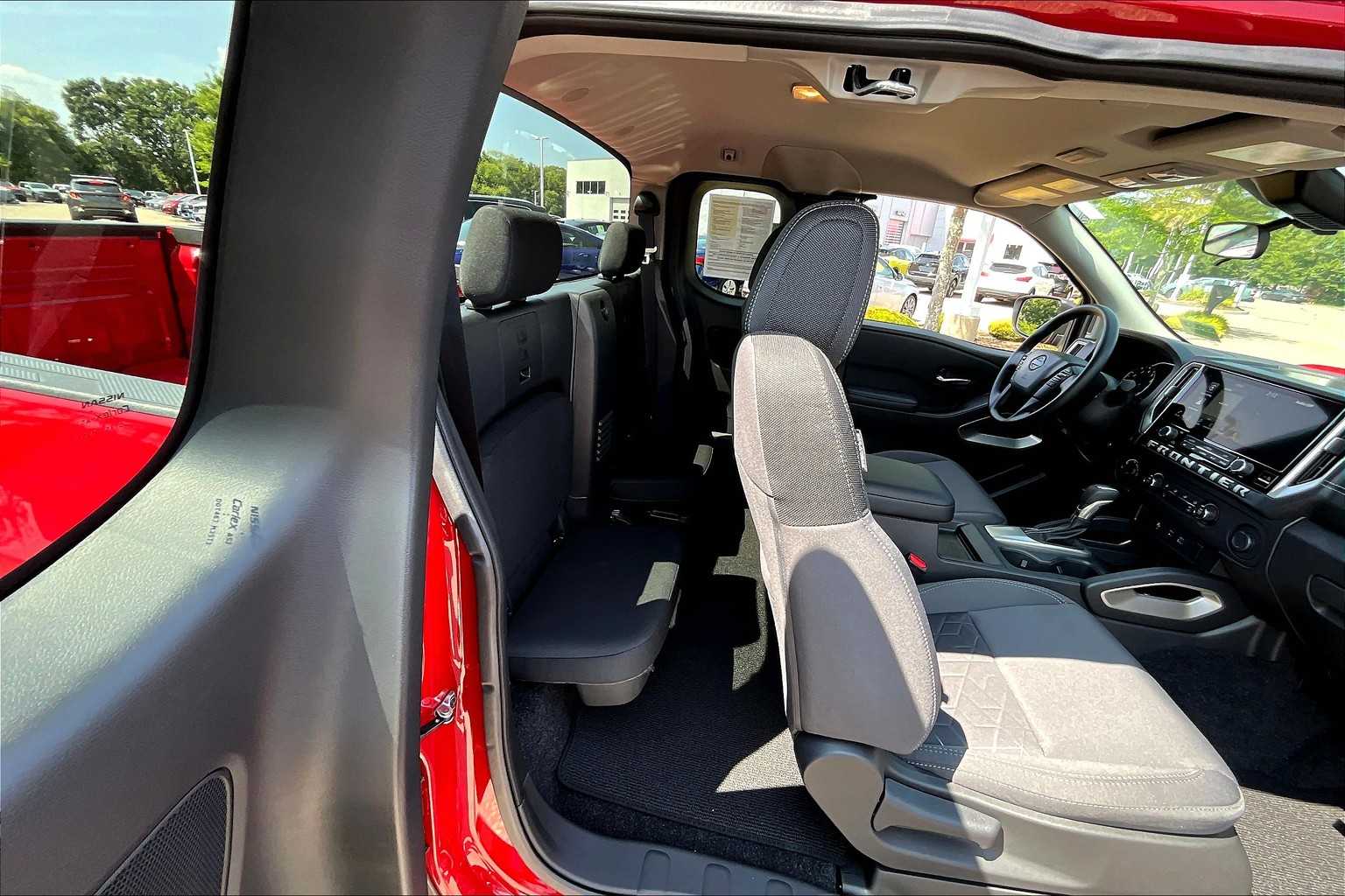 2025 Nissan Frontier SV - Photo 16