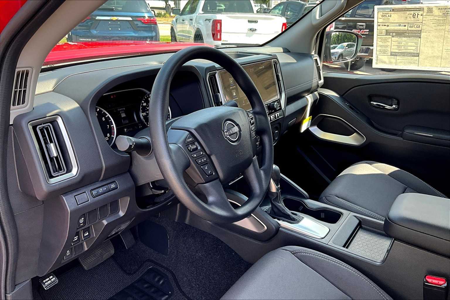 2025 Nissan Frontier SV - Photo 8