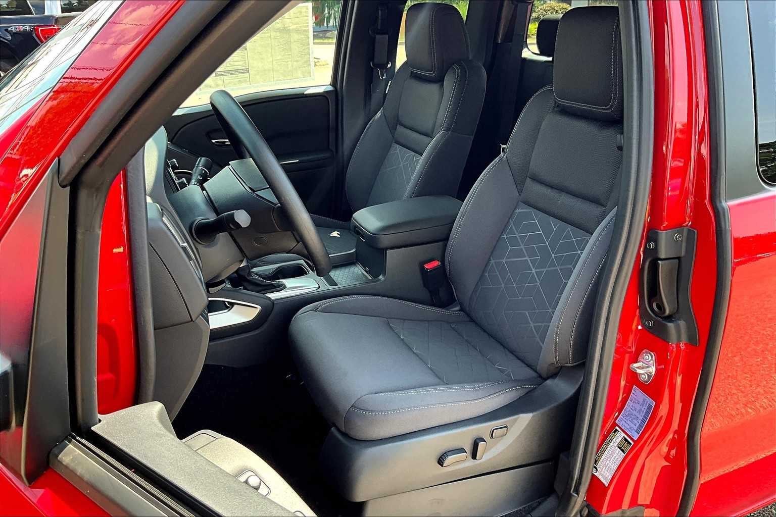 2025 Nissan Frontier SV - Photo 10