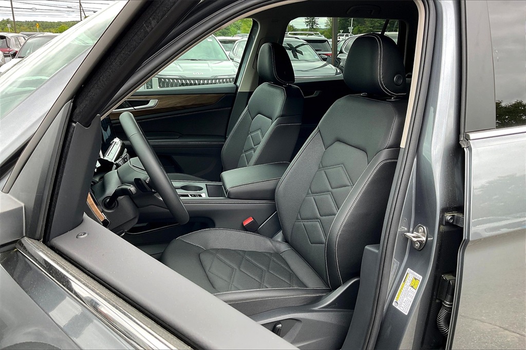 2025 Volkswagen Atlas 2.0T SE - Photo 11