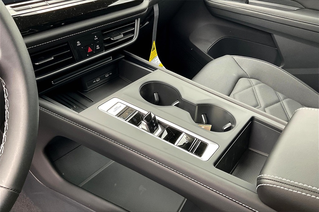 2025 Volkswagen Atlas 2.0T SE - Photo 14