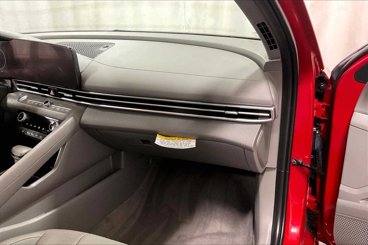 2023 Hyundai Elantra SEL - Photo 13